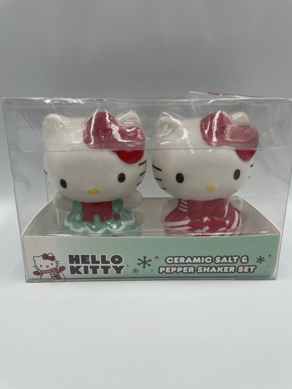 New Hello Kitty Christmas Candy Cane & Christmas Tree Salt and Pepper Shakers